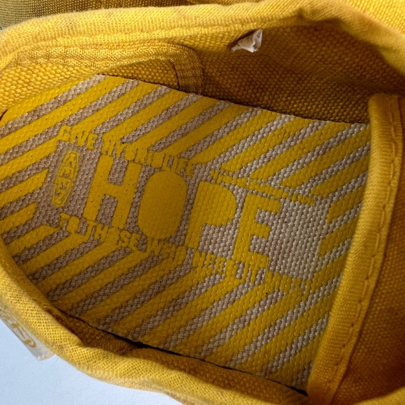 Keen yellow rubber toe sneakers size 7.5 lace up casual - Picture 4 of 7